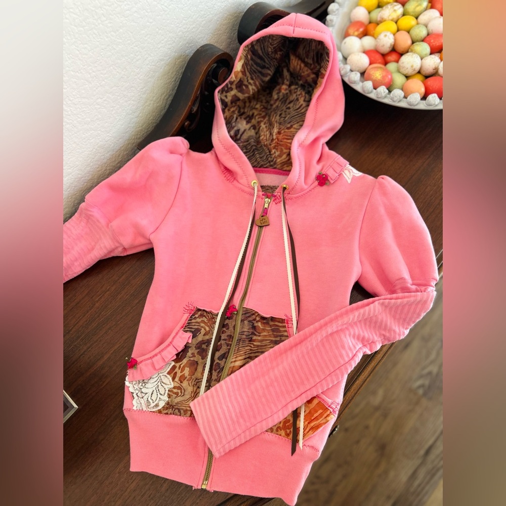 2000s Stuff By Kate Reworked Pink Puff Sleeve Rosette Tiger Print Hoodie